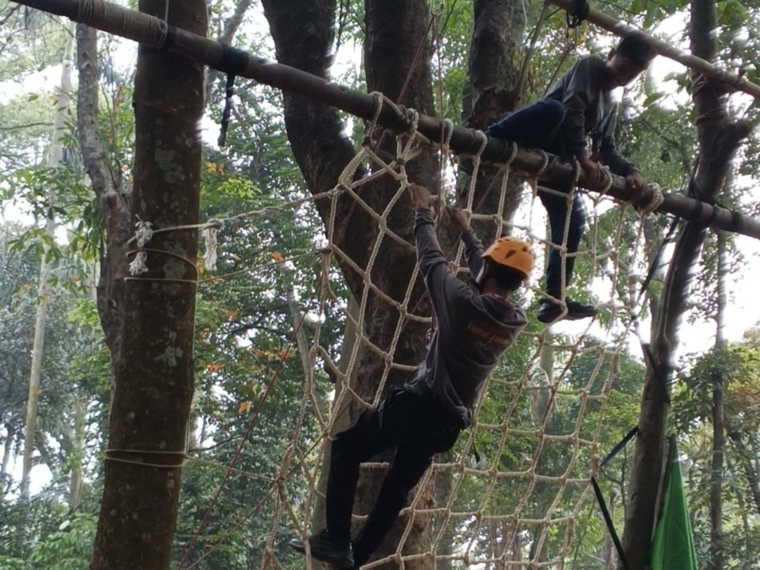 Aktivitas Tali dan Rintangan Uji Ketangkasan Peserta Jamnas XII