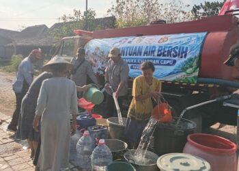 Foto dalam berita Kwarran Cepu Salurkan Bantuan Air Bersih kepada Masyarakat