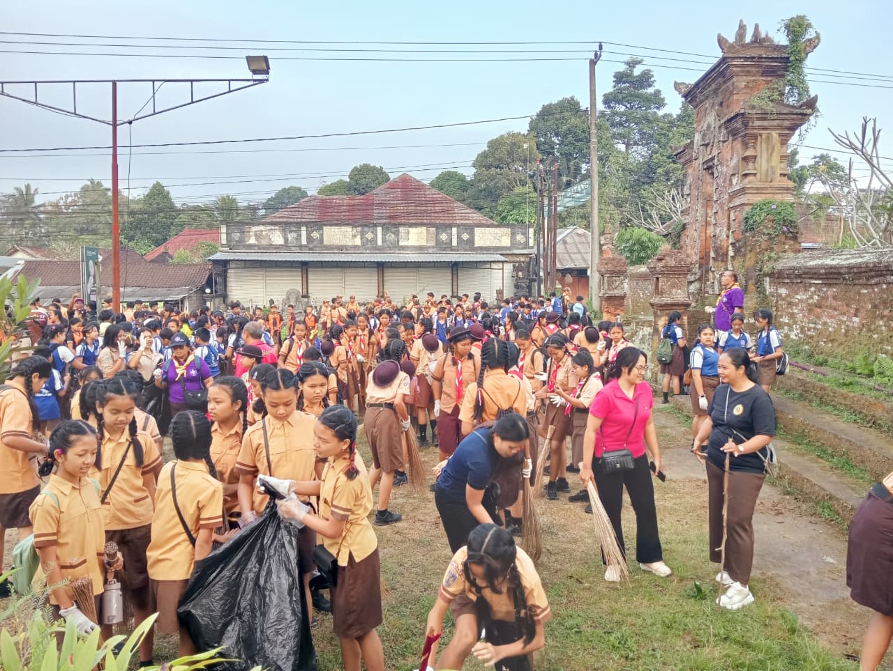 Foto dalam berita Pramuka Gianyar Gelar Bakti Lingkungan Serentak di Tiga Kwarran