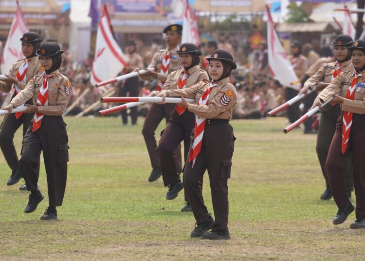 Foto dalam berita Usai Upacara, Aksi Kolosal Pramuka Banyumas Bikin GOR Satria Bergemuruh